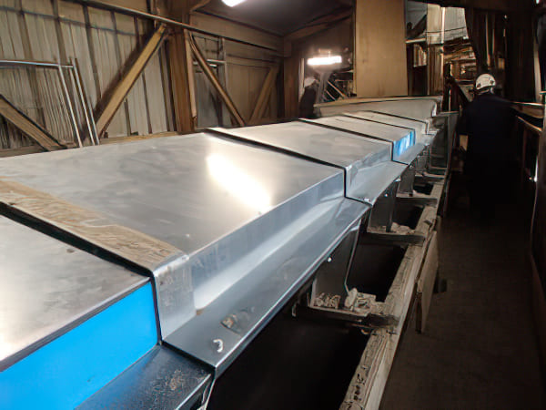 Belt conveyor sealing for the food industry